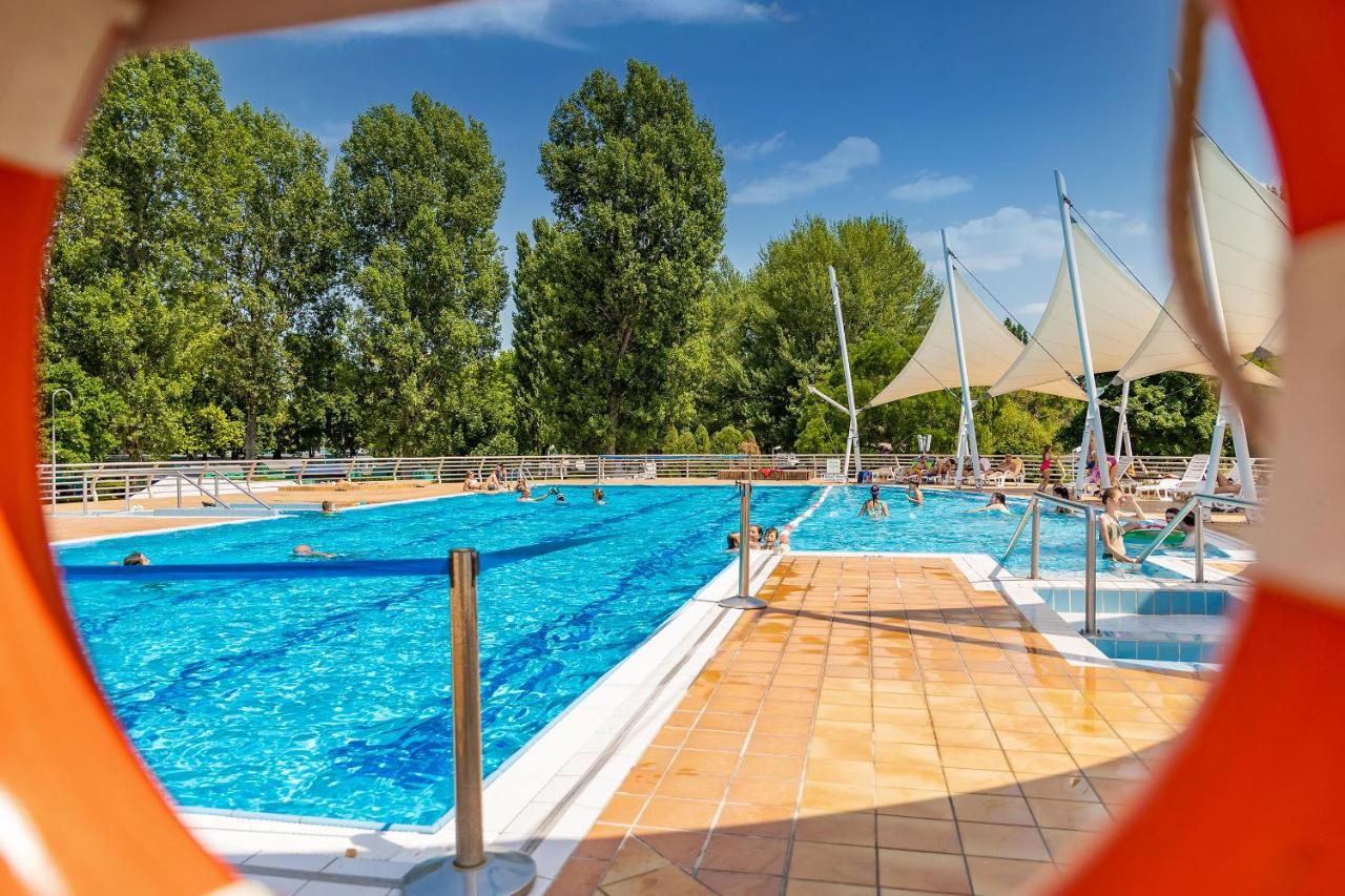 Balatontourist Fuered Camping & Bungalows Balatonfured Luaran gambar